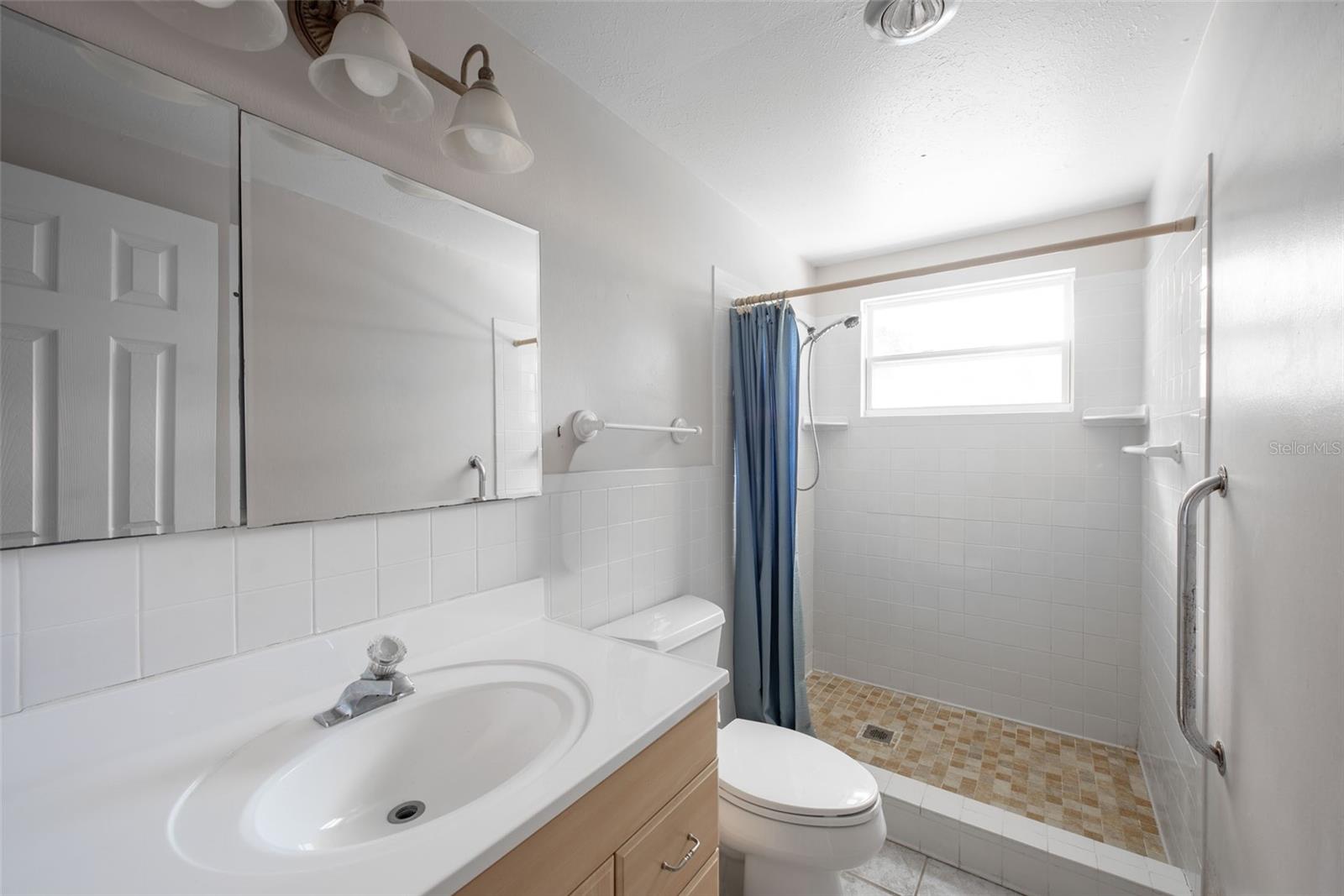 631 S BROADWAY — photo 26