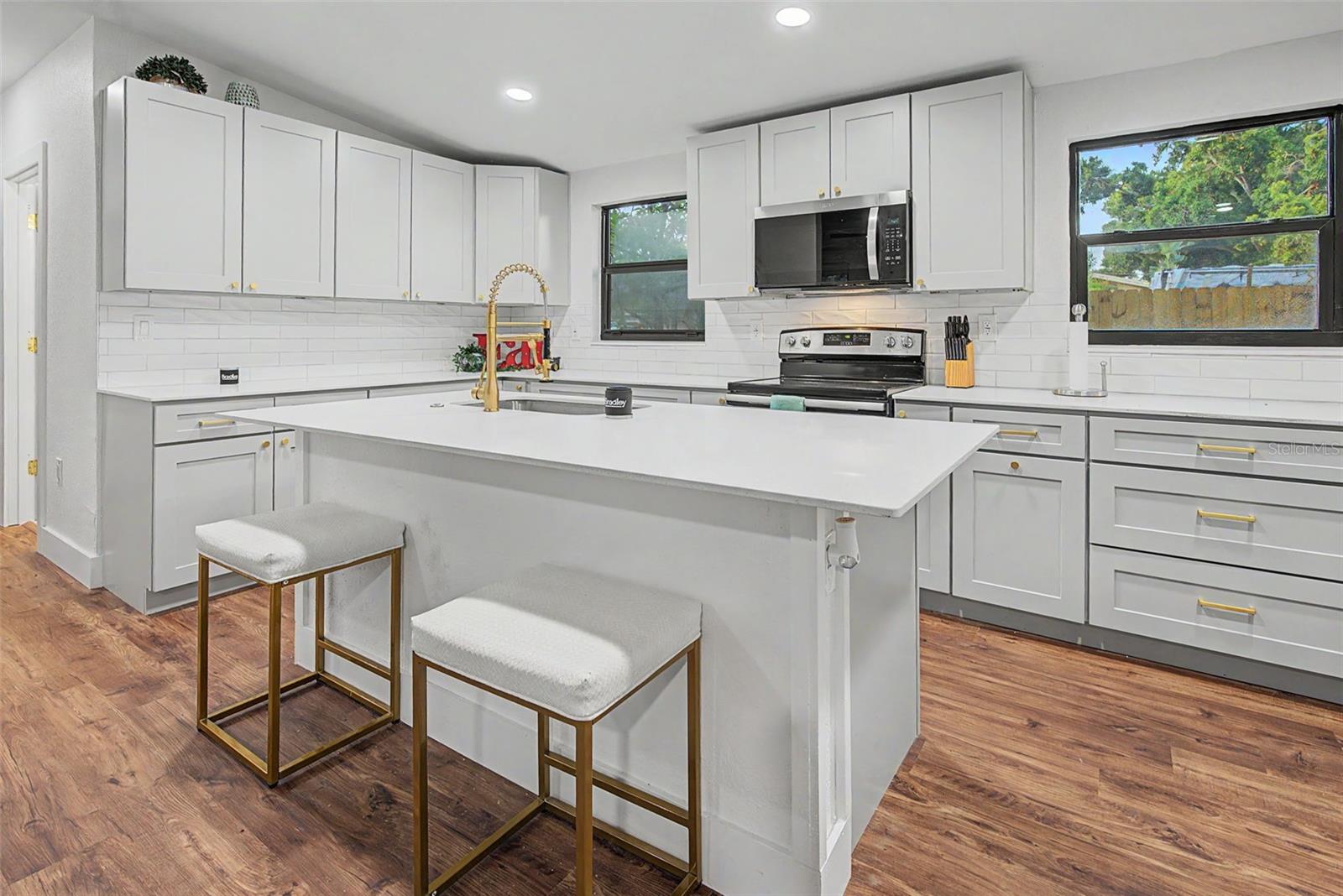 3000 KAREN AVE — photo 10