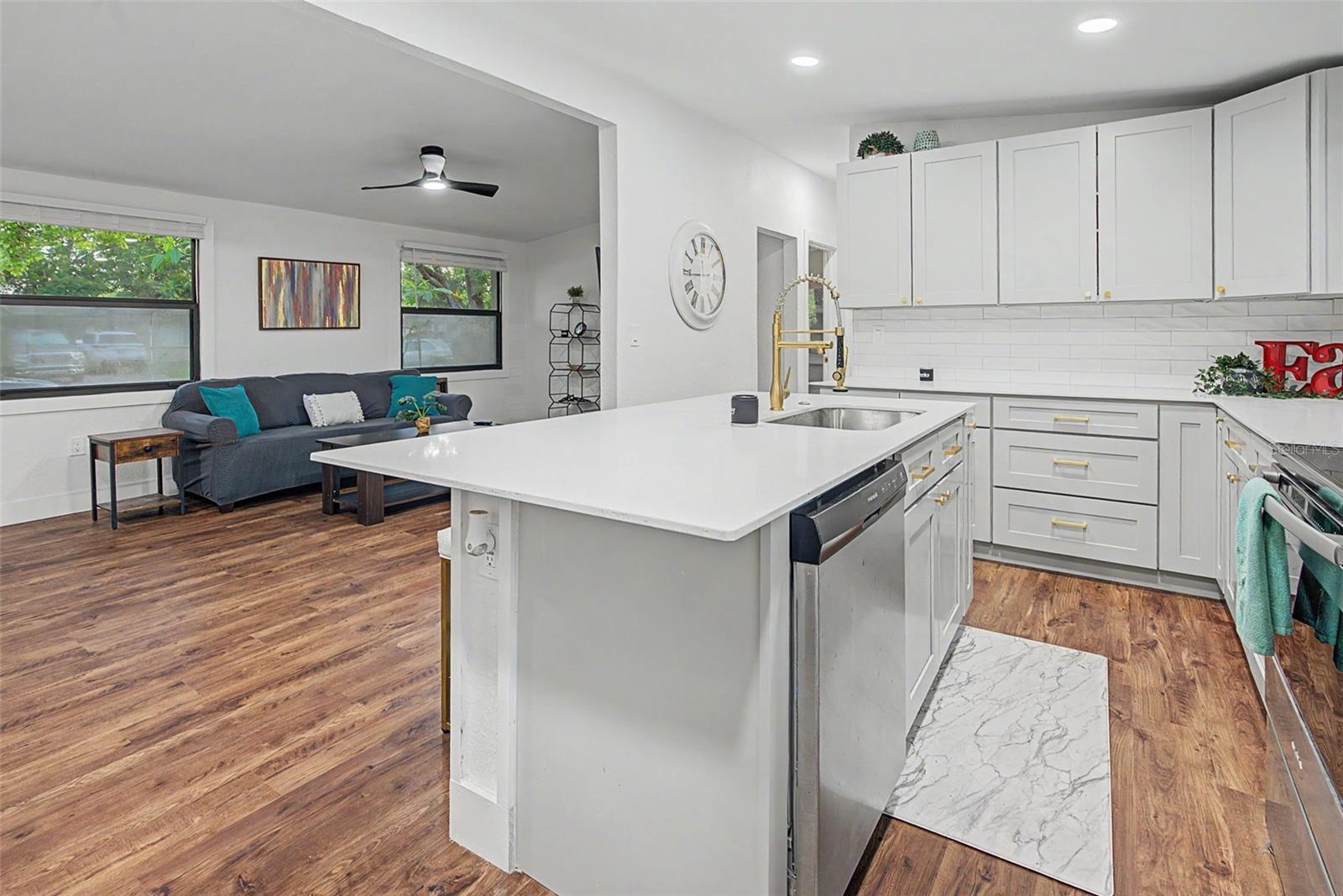 3000 KAREN AVE — photo 13
