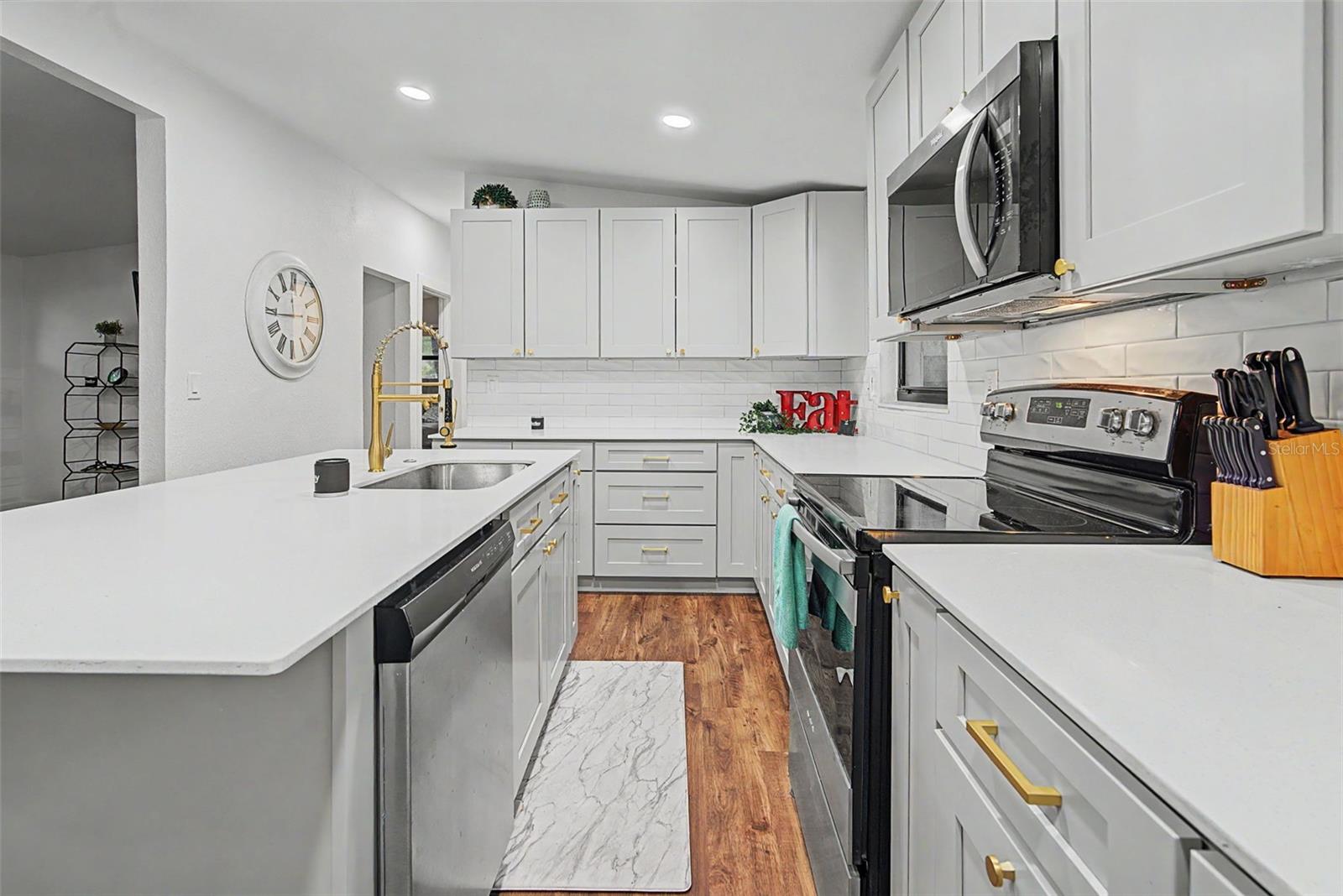 3000 KAREN AVE — photo 14