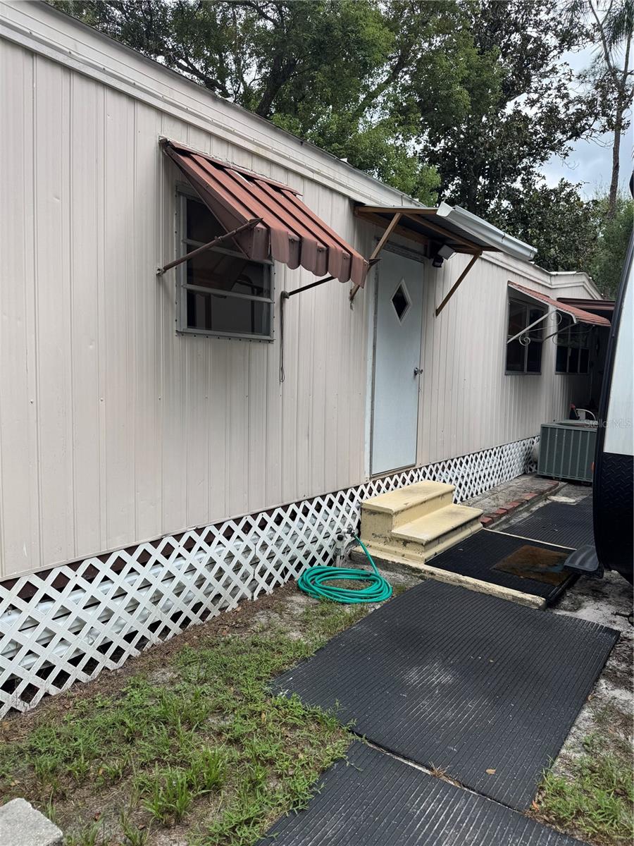902 MONTANA AVE photo