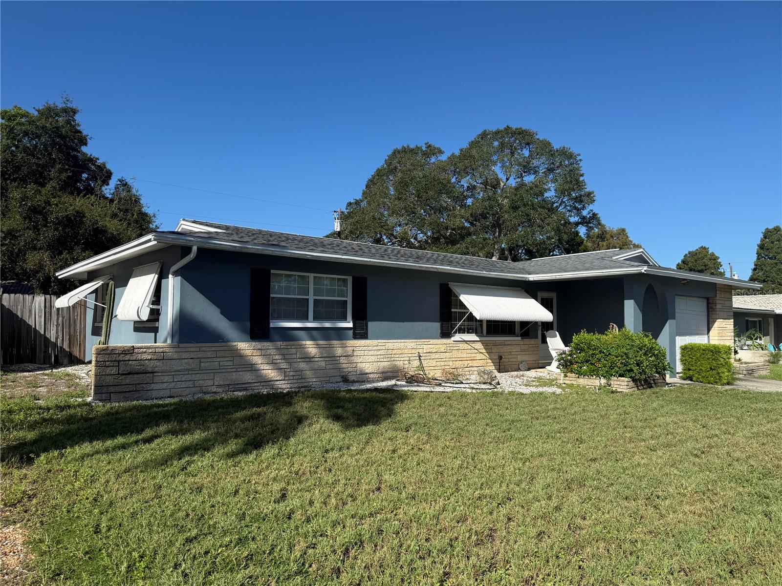 568 HILLCREST DR — photo 3