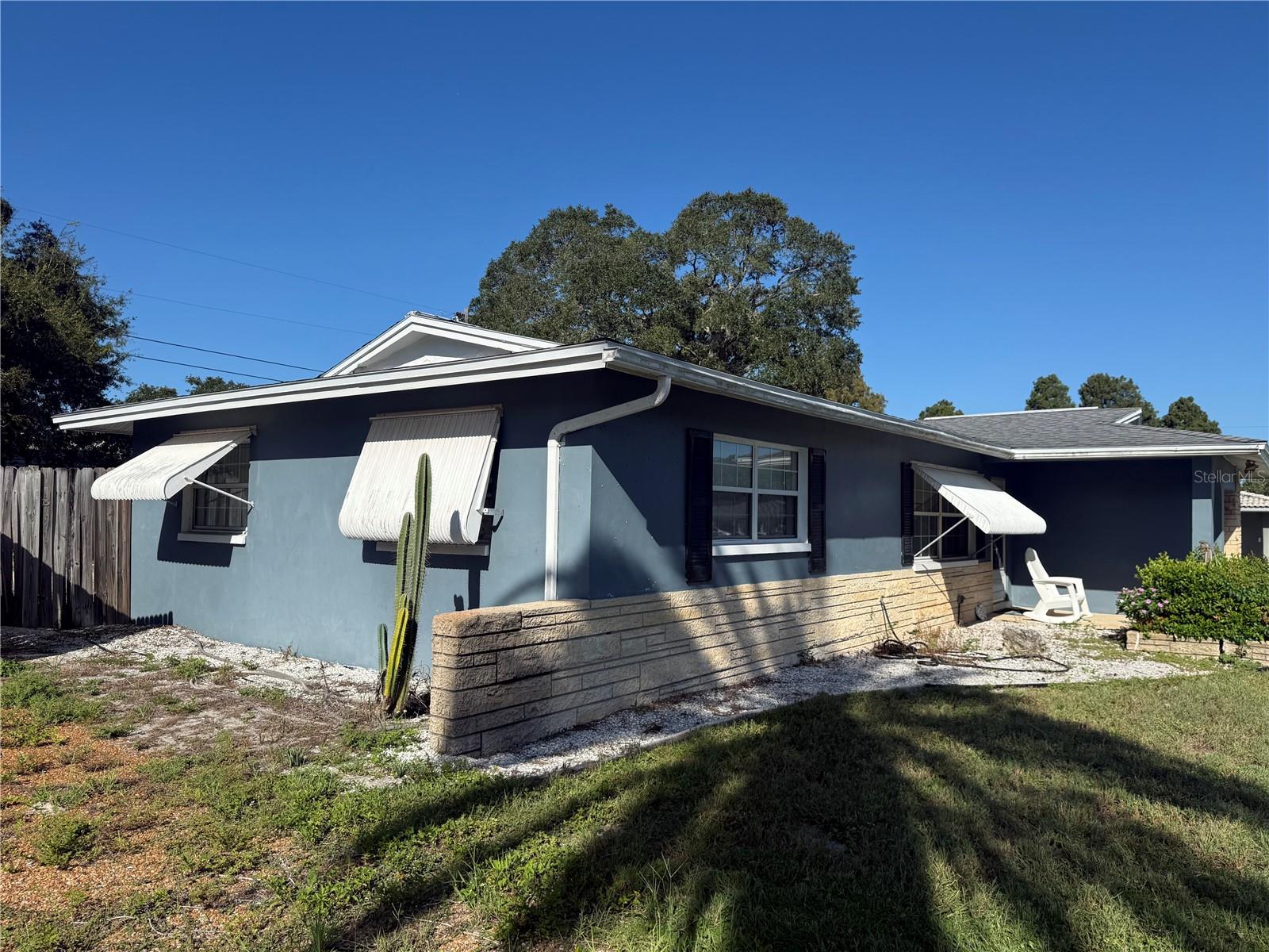 568 HILLCREST DR — photo 4