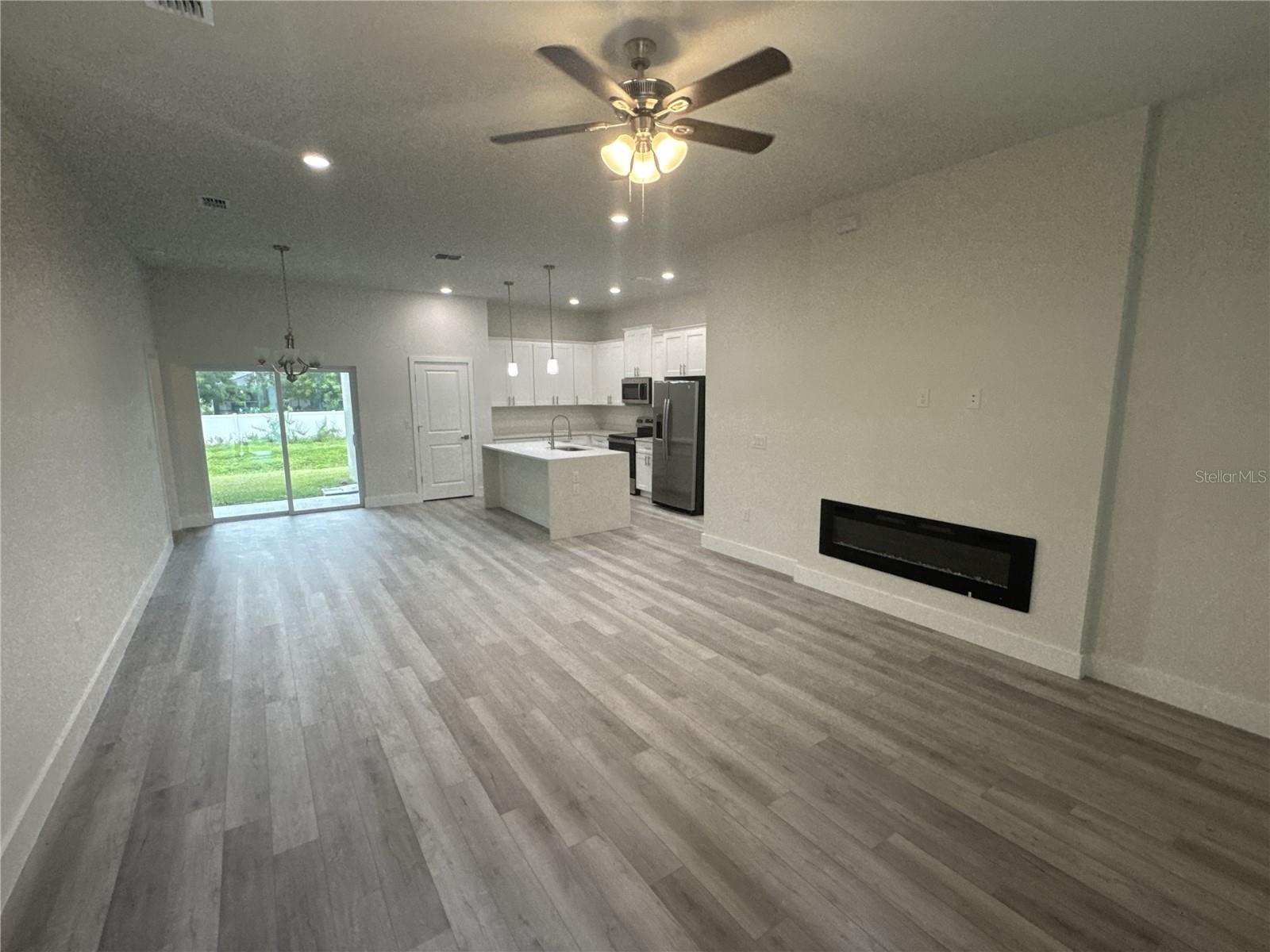 2231 VANCOUVER LN — photo 2