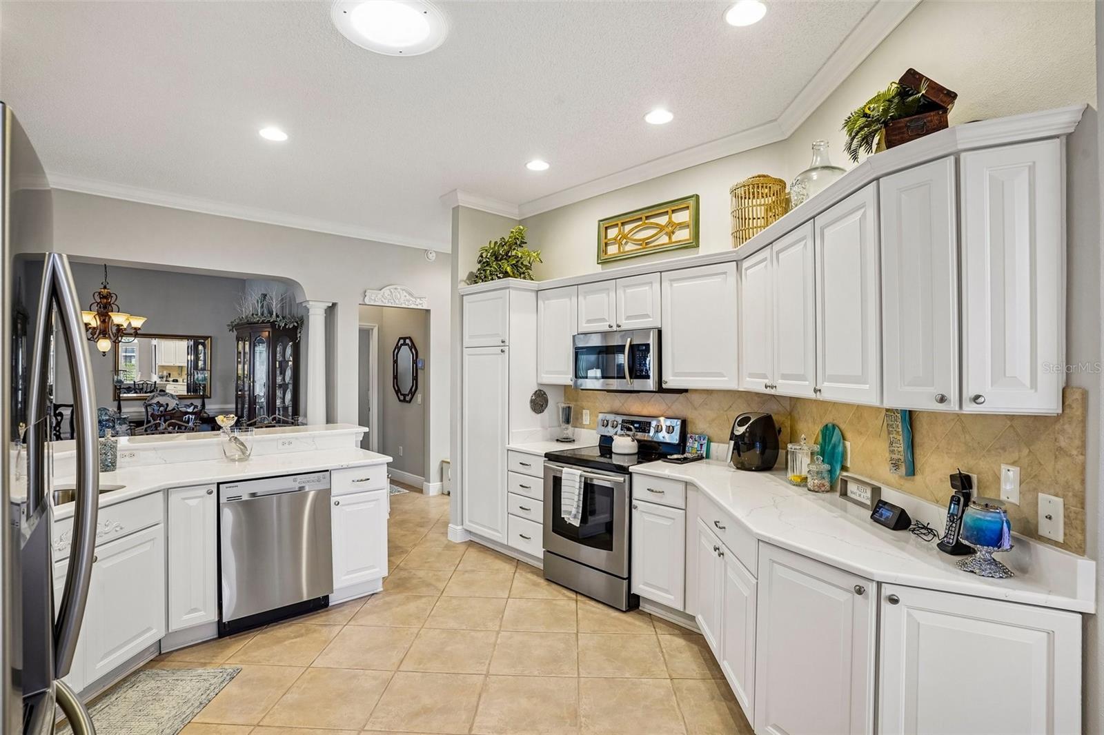1664 DUFFY LOOP — photo 19