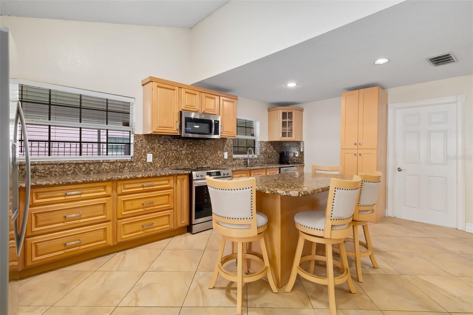 6012 FRANCIS DR — photo 15