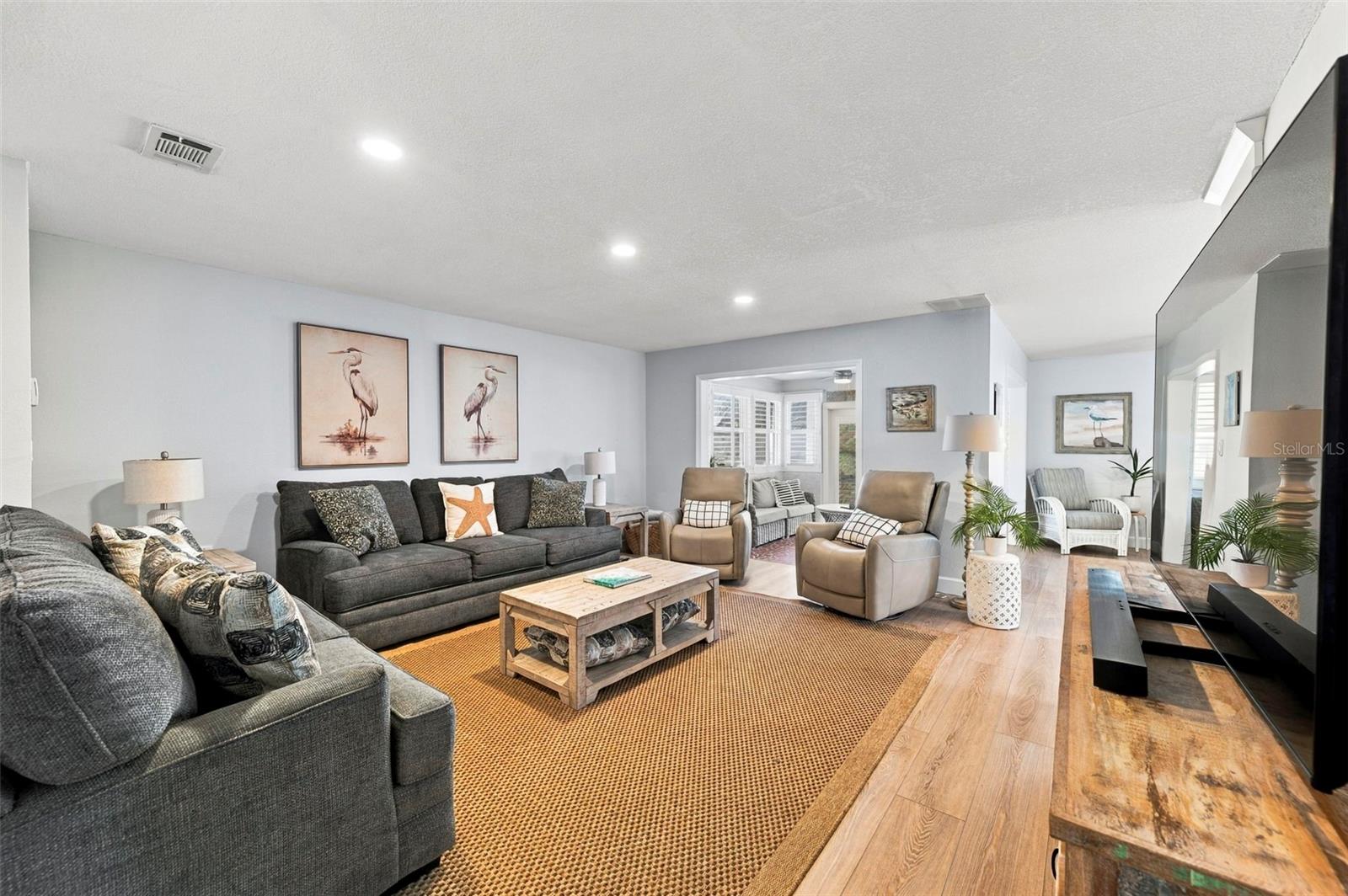 6027 BEVERLY DR — photo 7