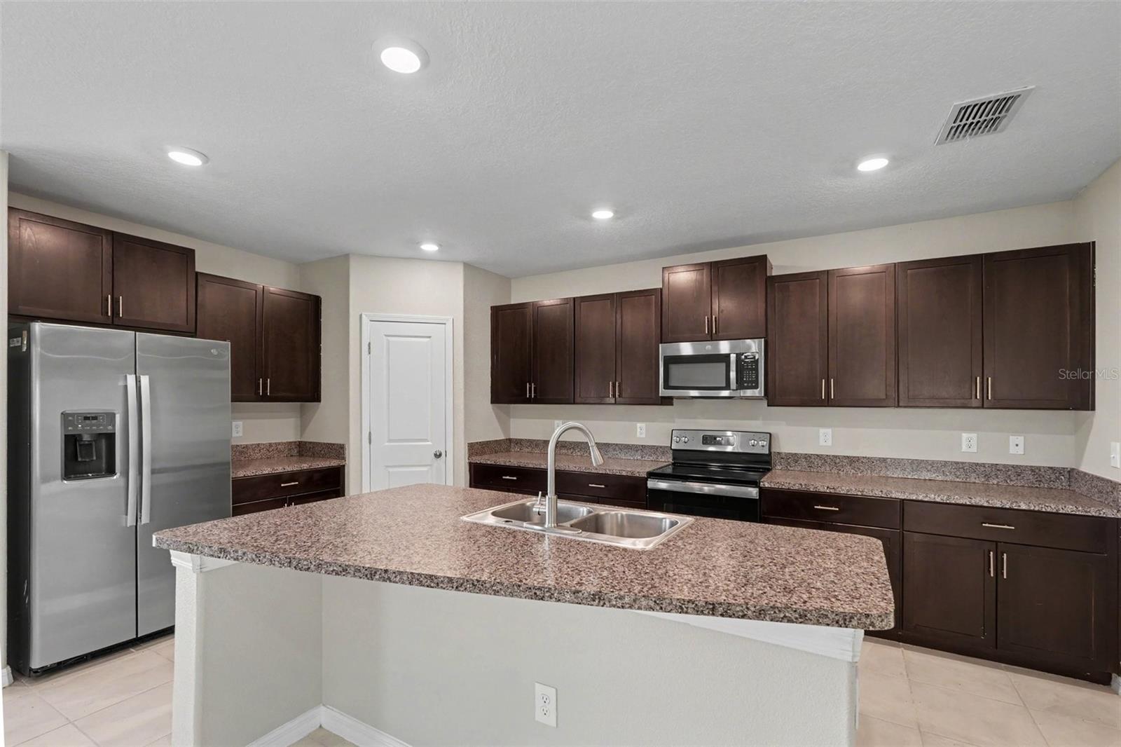 15535 MILLER CREEK DR — photo 5