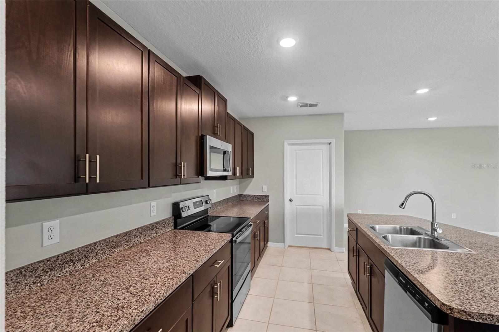 15535 MILLER CREEK DR — photo 6