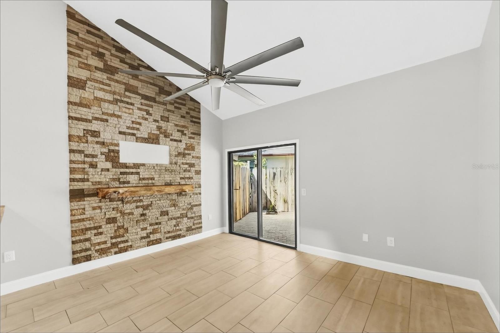 101 N HILL AVE #2 — photo 2