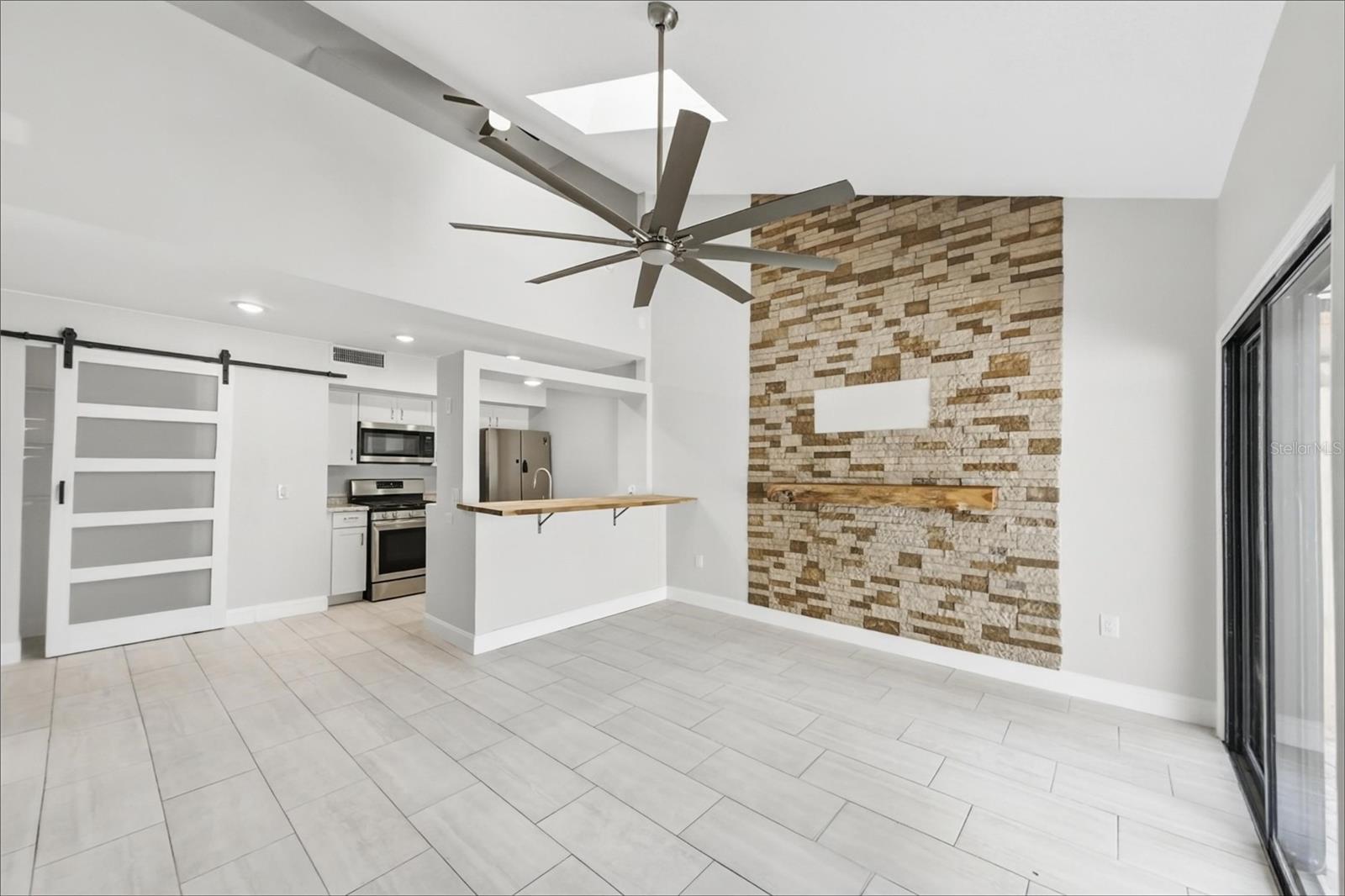 101 N HILL AVE #2 — photo 3