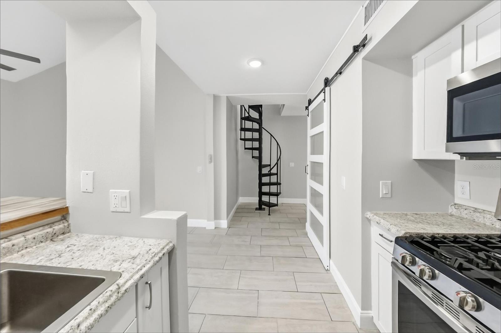 101 N HILL AVE #2 — photo 5