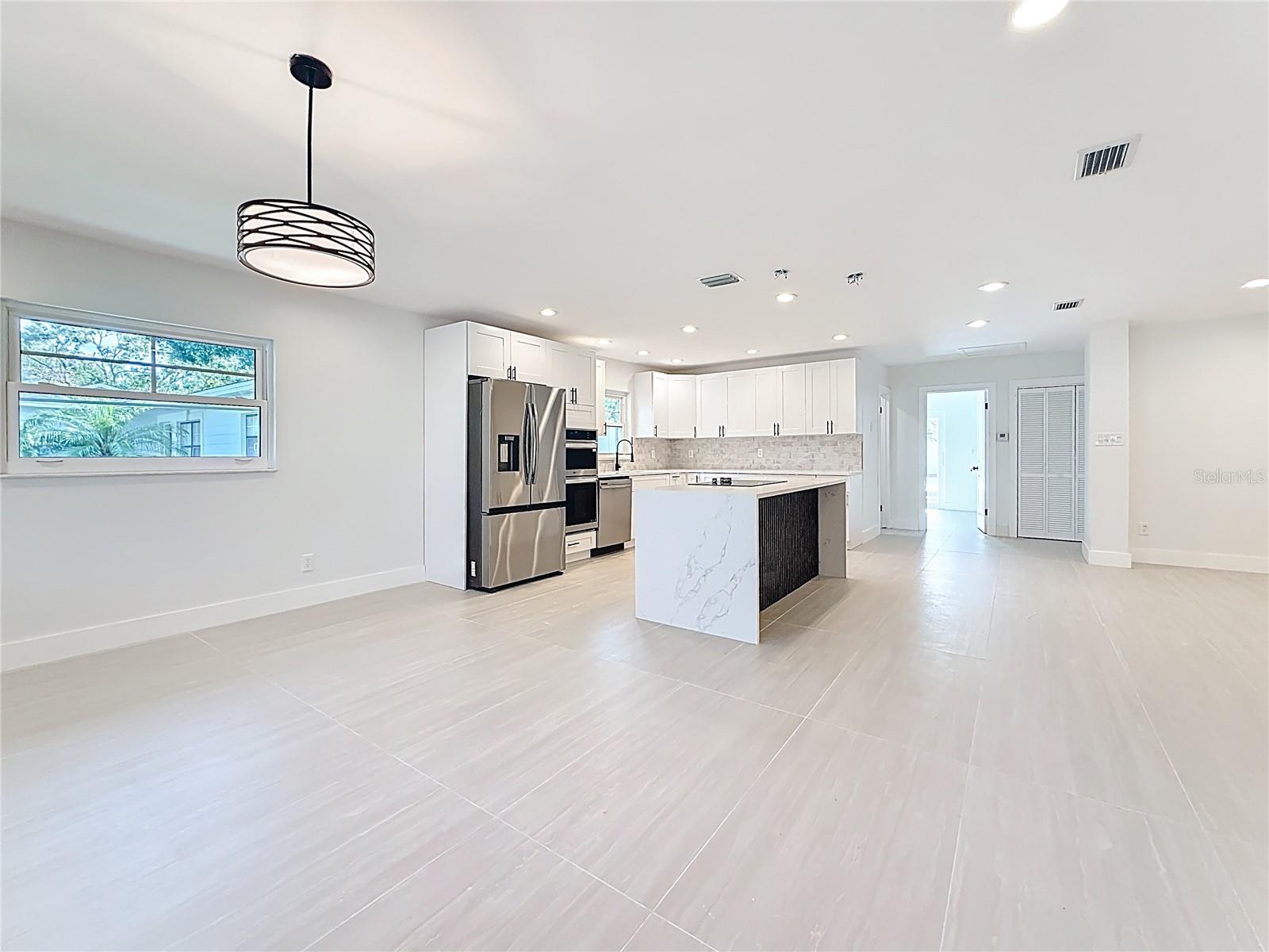 4219 HELENA ST NE — photo 5