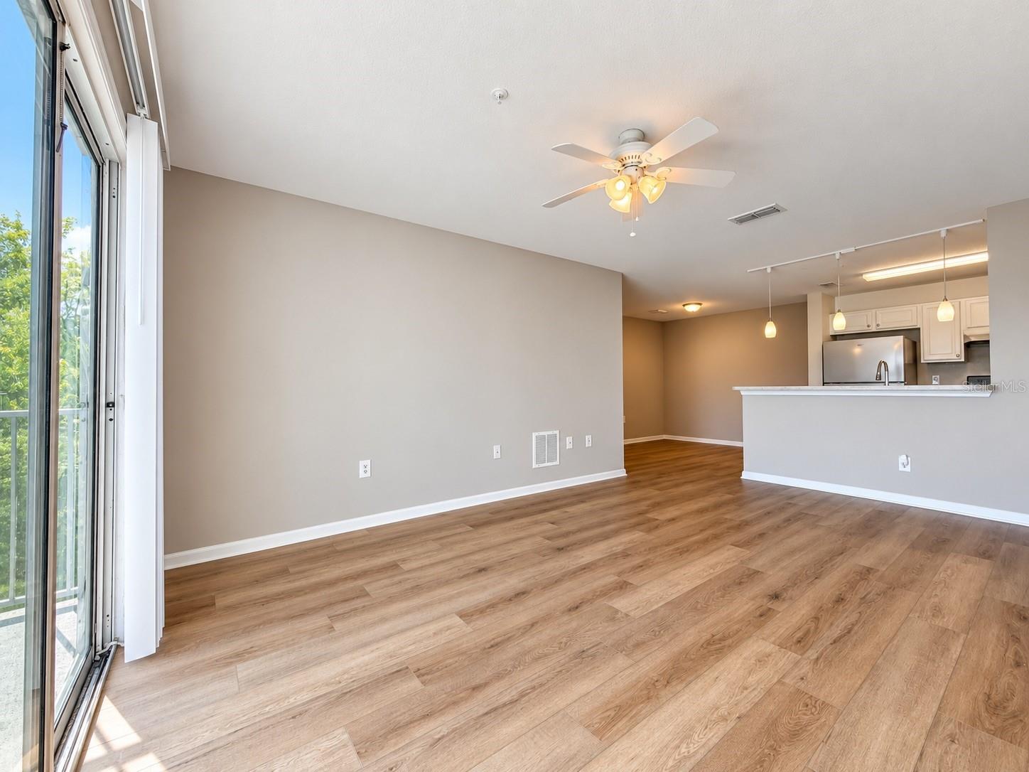 5848 LAKE POINTE VILLAGE CIR #411 — photo 4