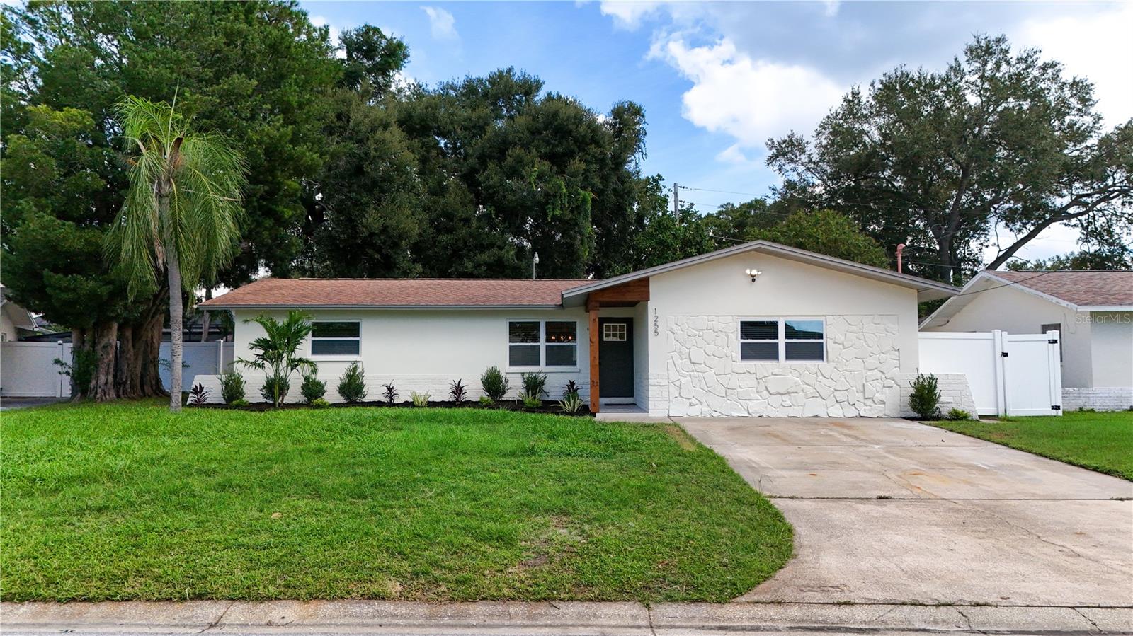 1255 E LAZY LAKE RD photo