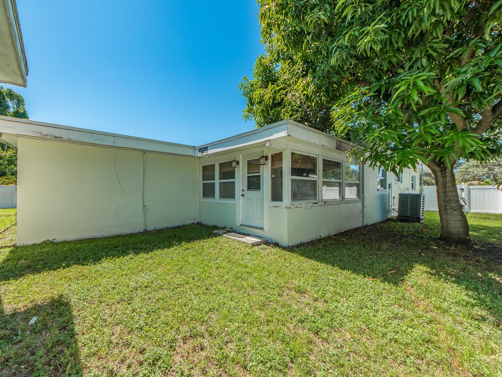 12663 INDIAN ROCKS RD — photo 28