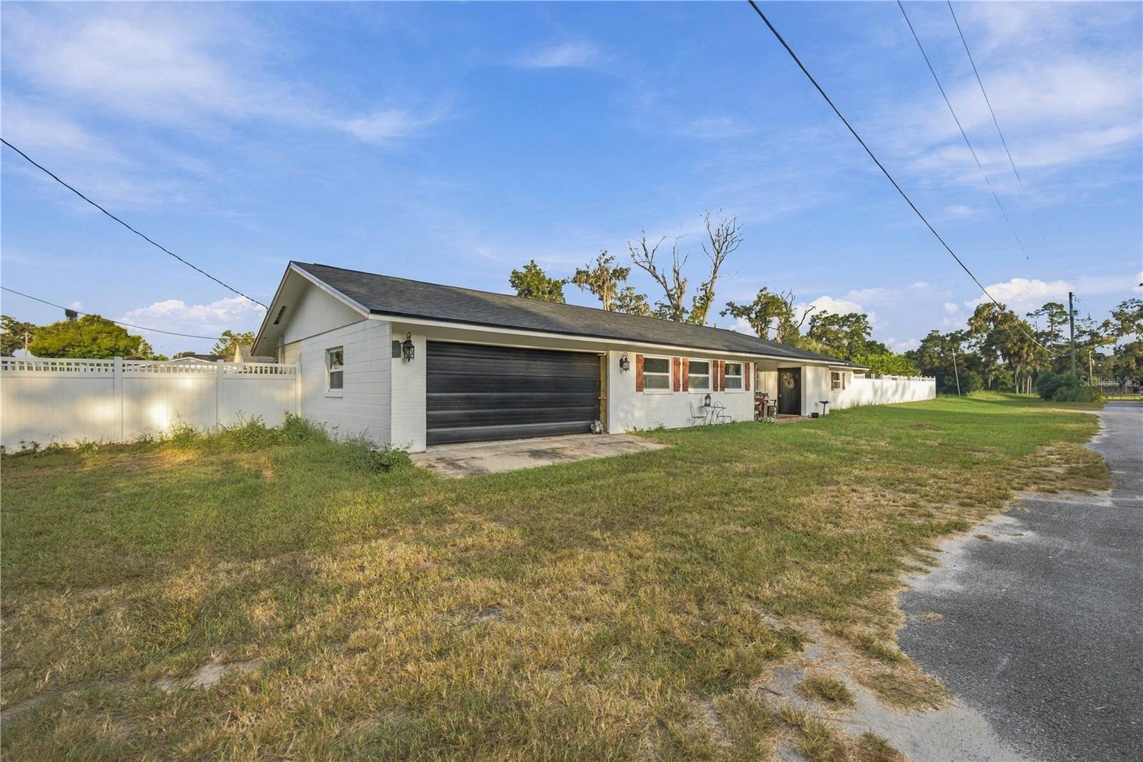2412 NE 11TH CT — photo 3