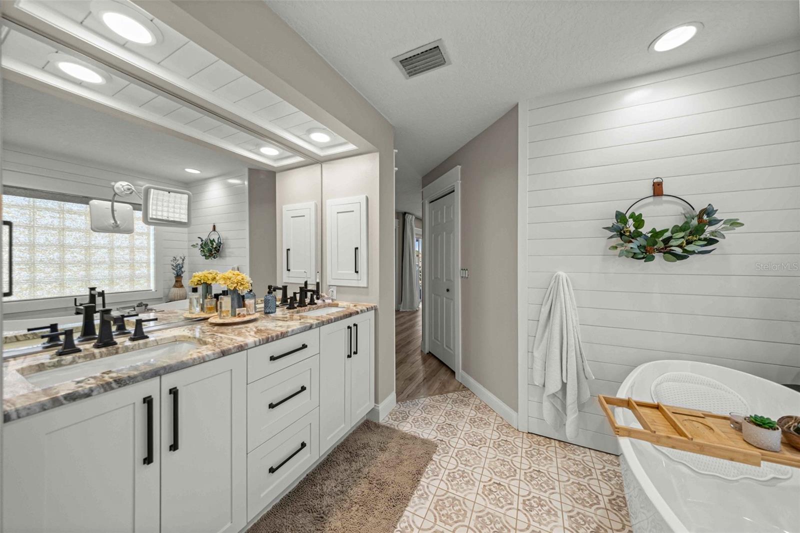 2247 N PILOT PT — photo 59
