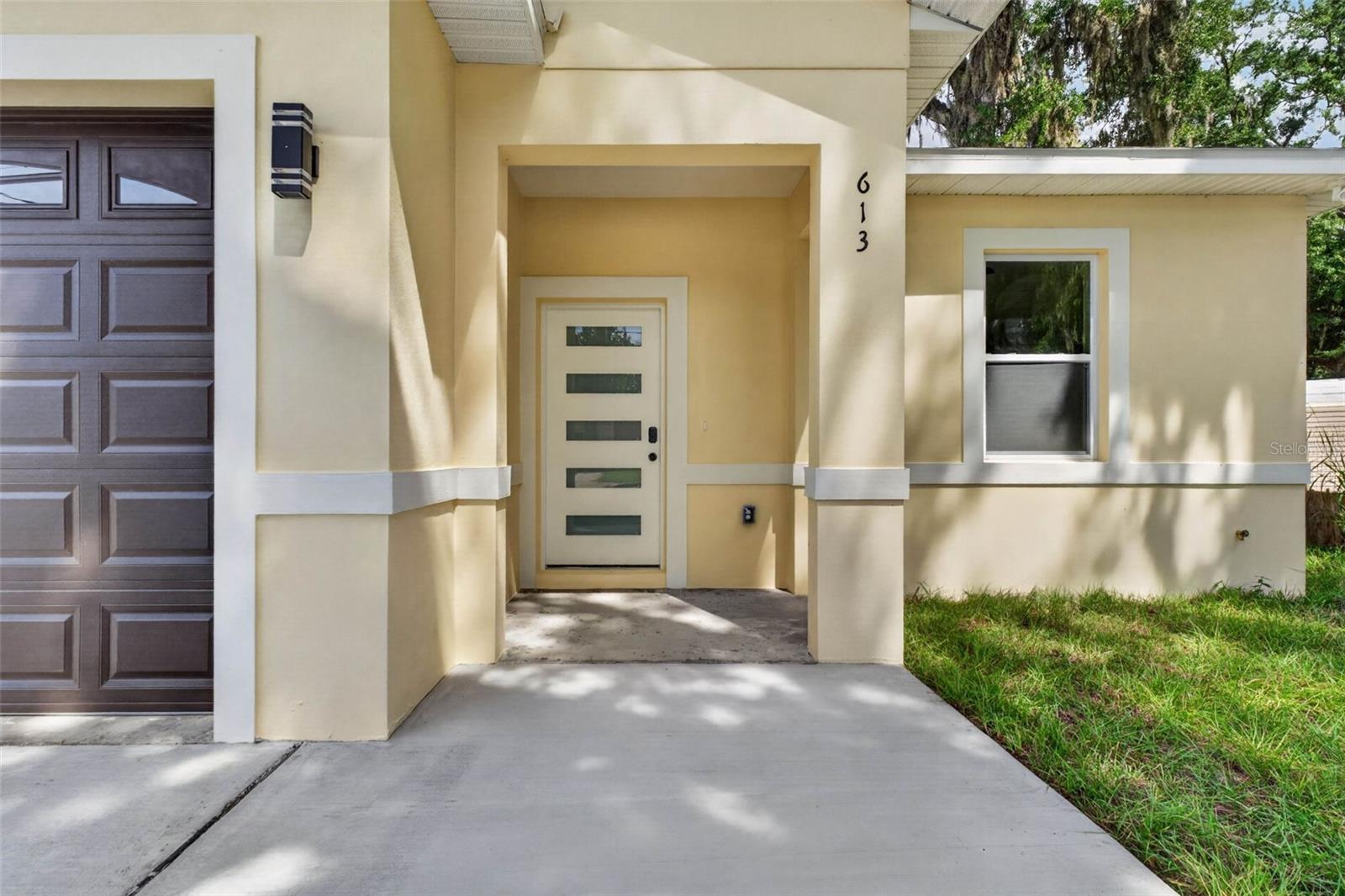 613 W VALENCIA ST — photo 3