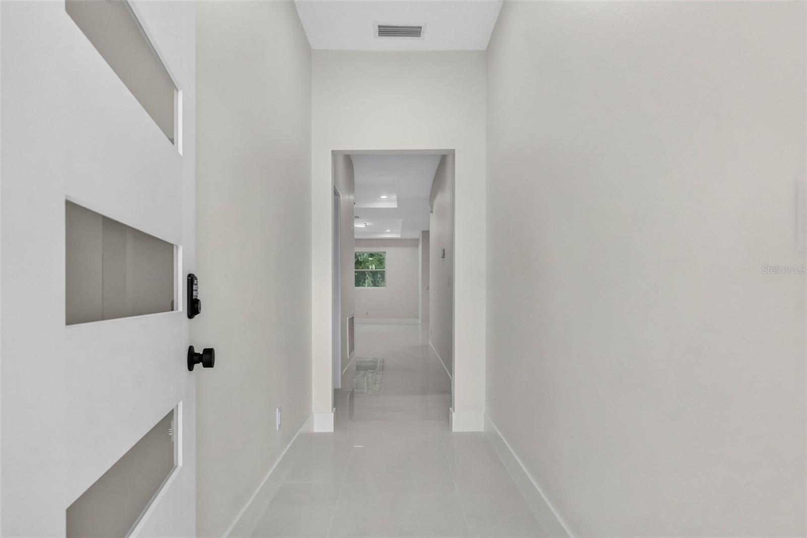 613 W VALENCIA ST — photo 4
