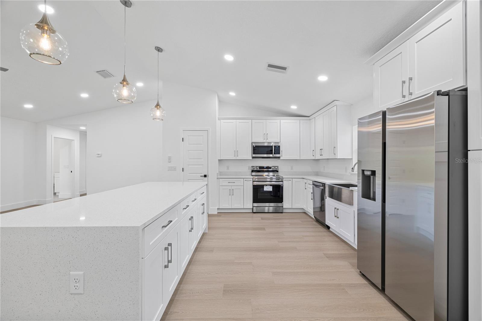 221 W BRIMSON PL — photo 4
