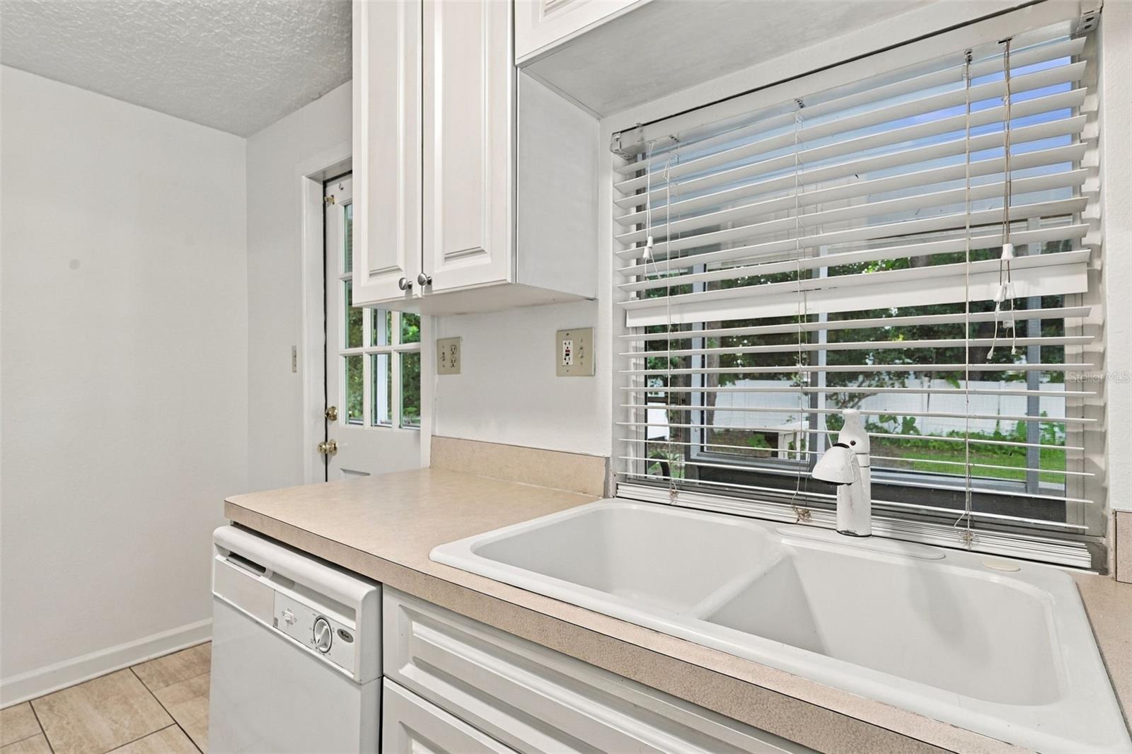 1242 NEW YORK AVE — photo 23