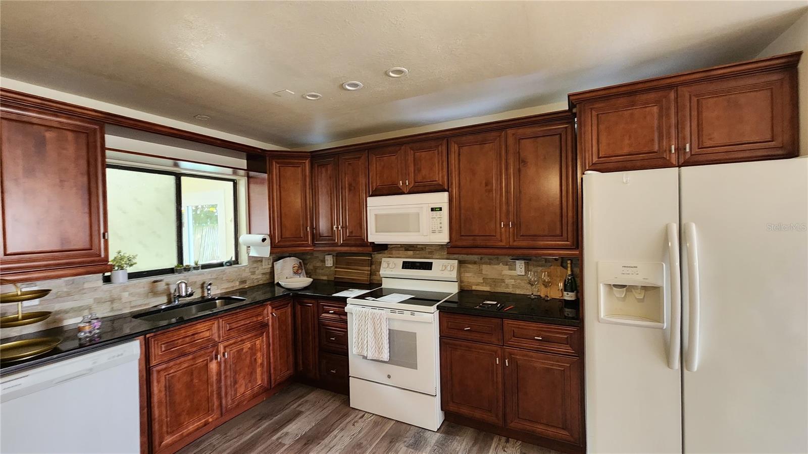 261 DUBLIN DR — photo 3