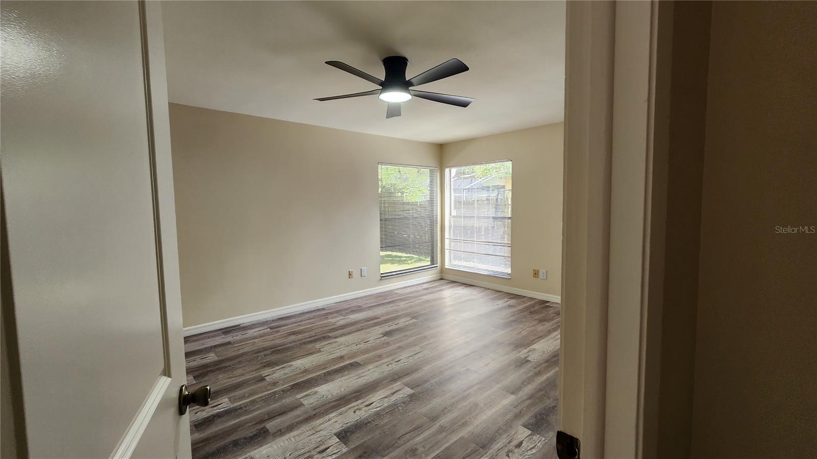 261 DUBLIN DR — photo 4