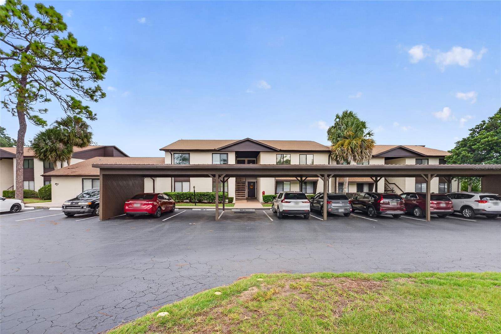 530 FAIRWAYS CIR #B photo