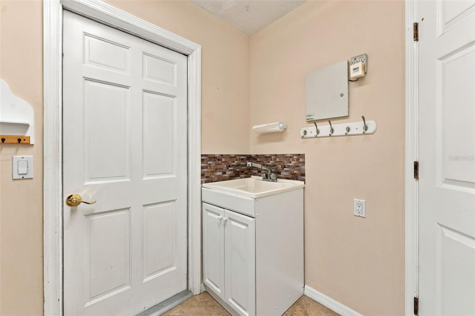 16508 BLENHEIM DR — photo 33