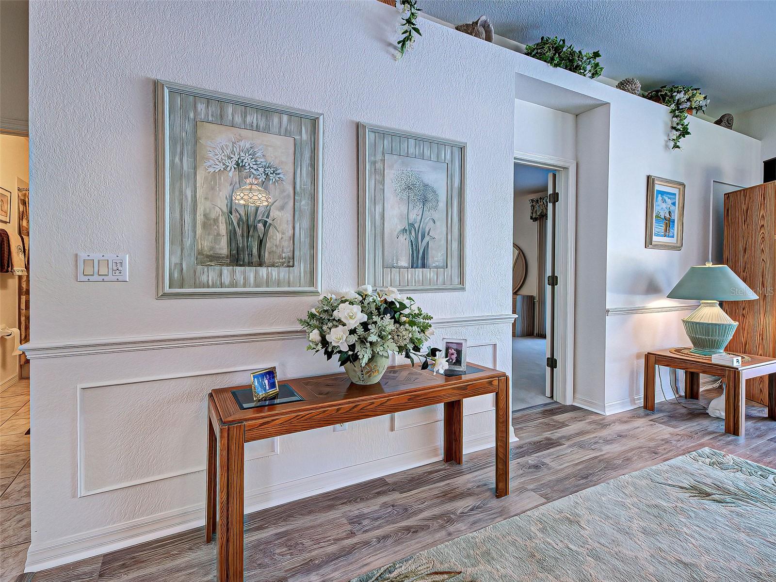 201 KING PALM CT — photo 2