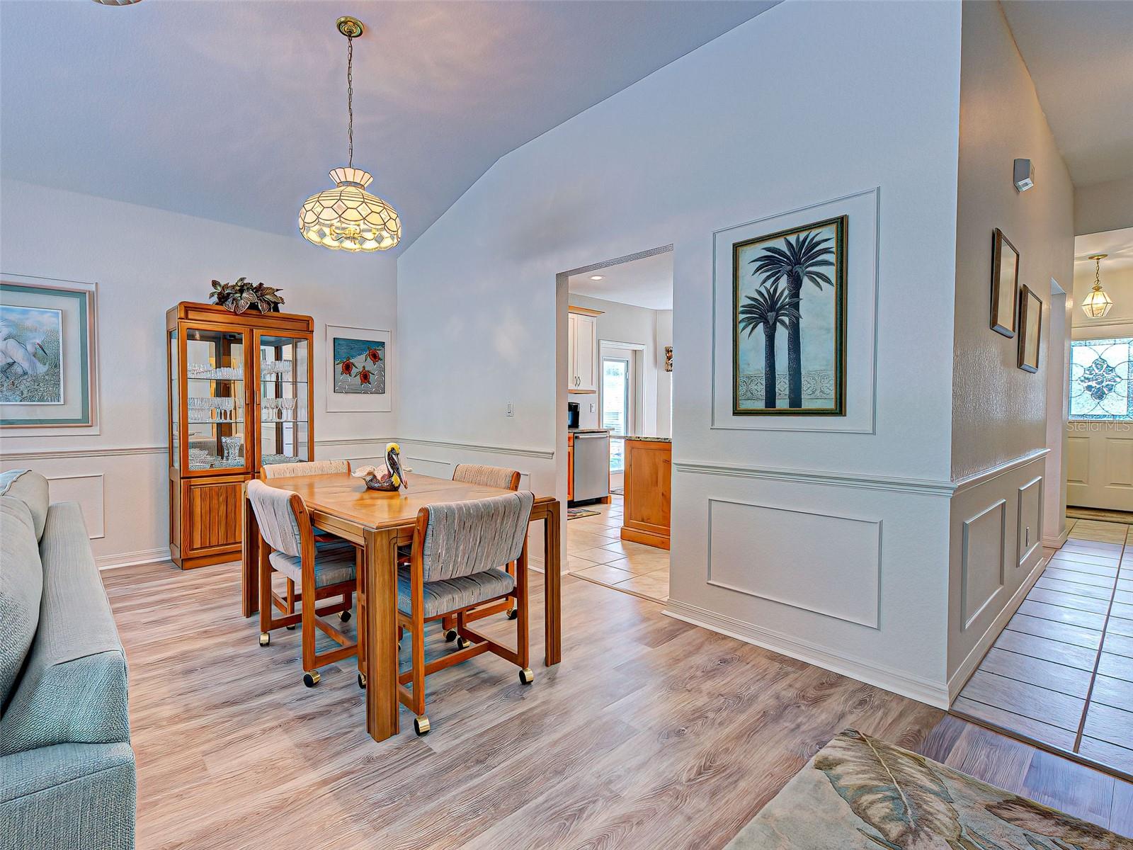 201 KING PALM CT — photo 3