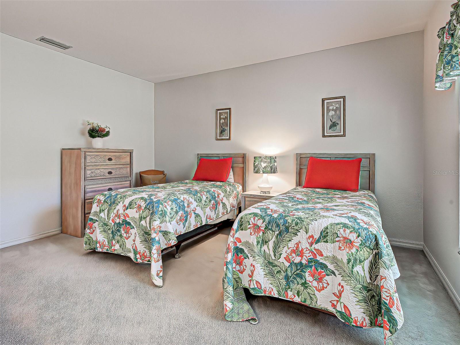201 KING PALM CT — photo 9