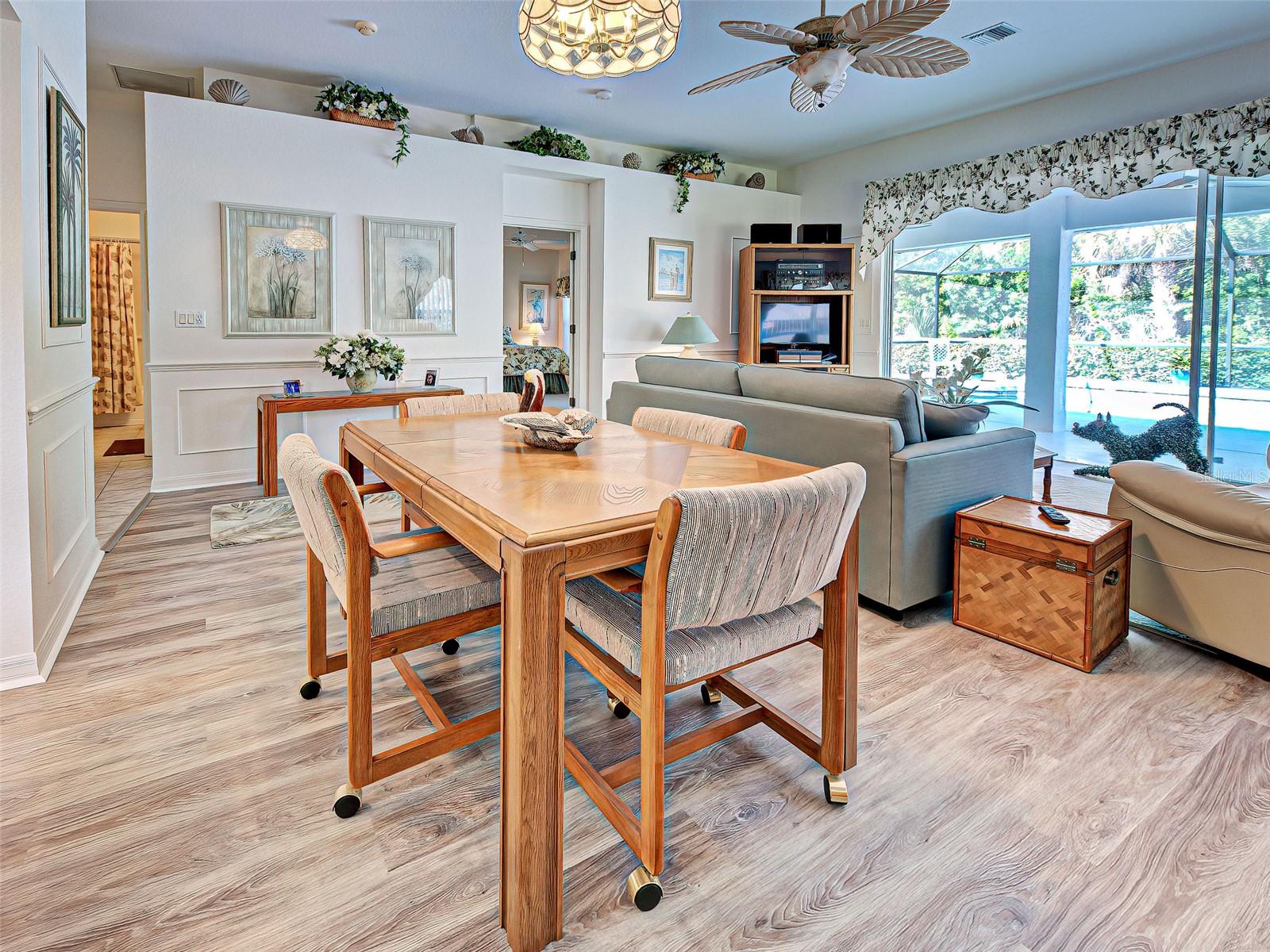 201 KING PALM CT — photo 12