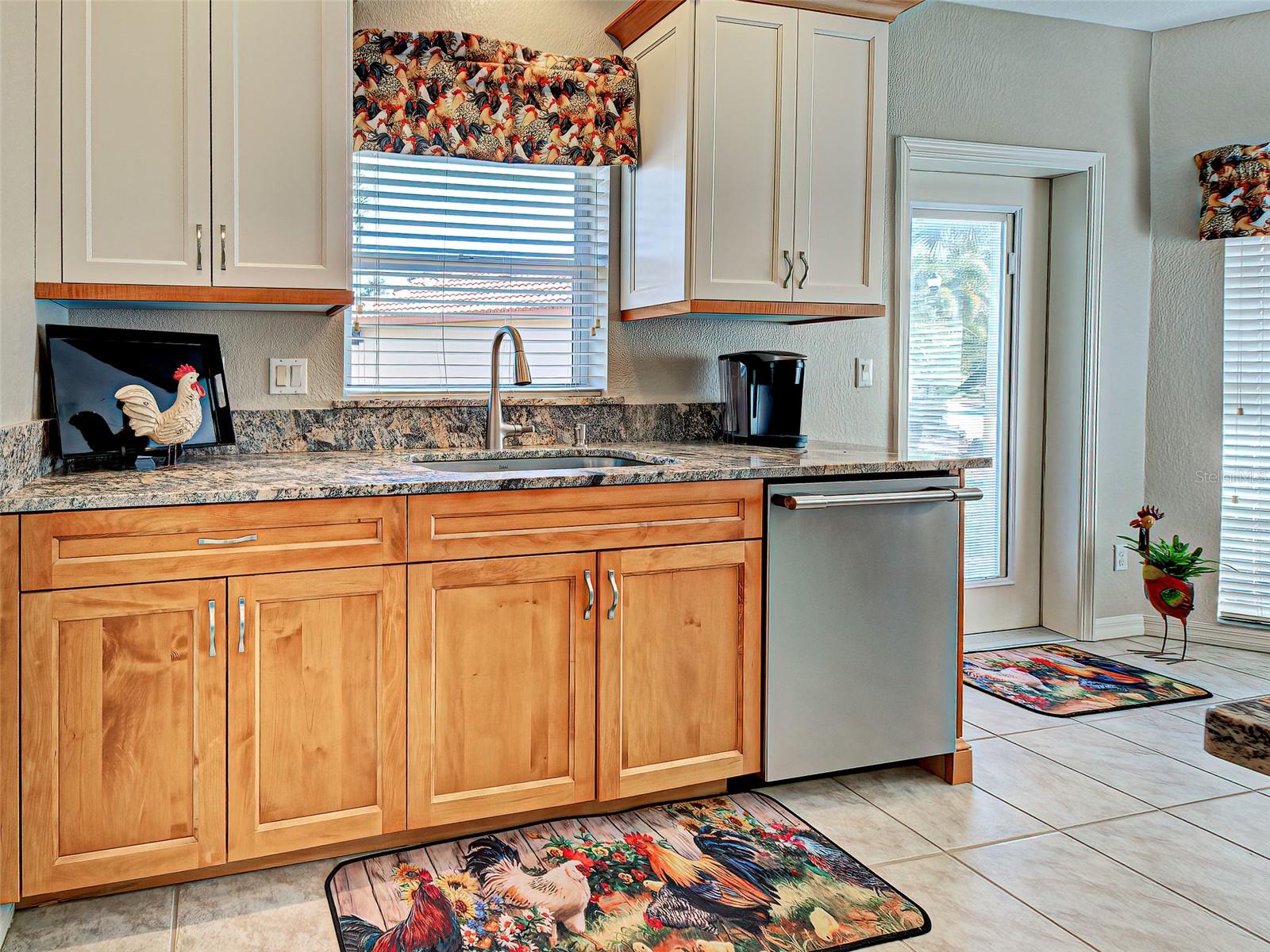 201 KING PALM CT — photo 13