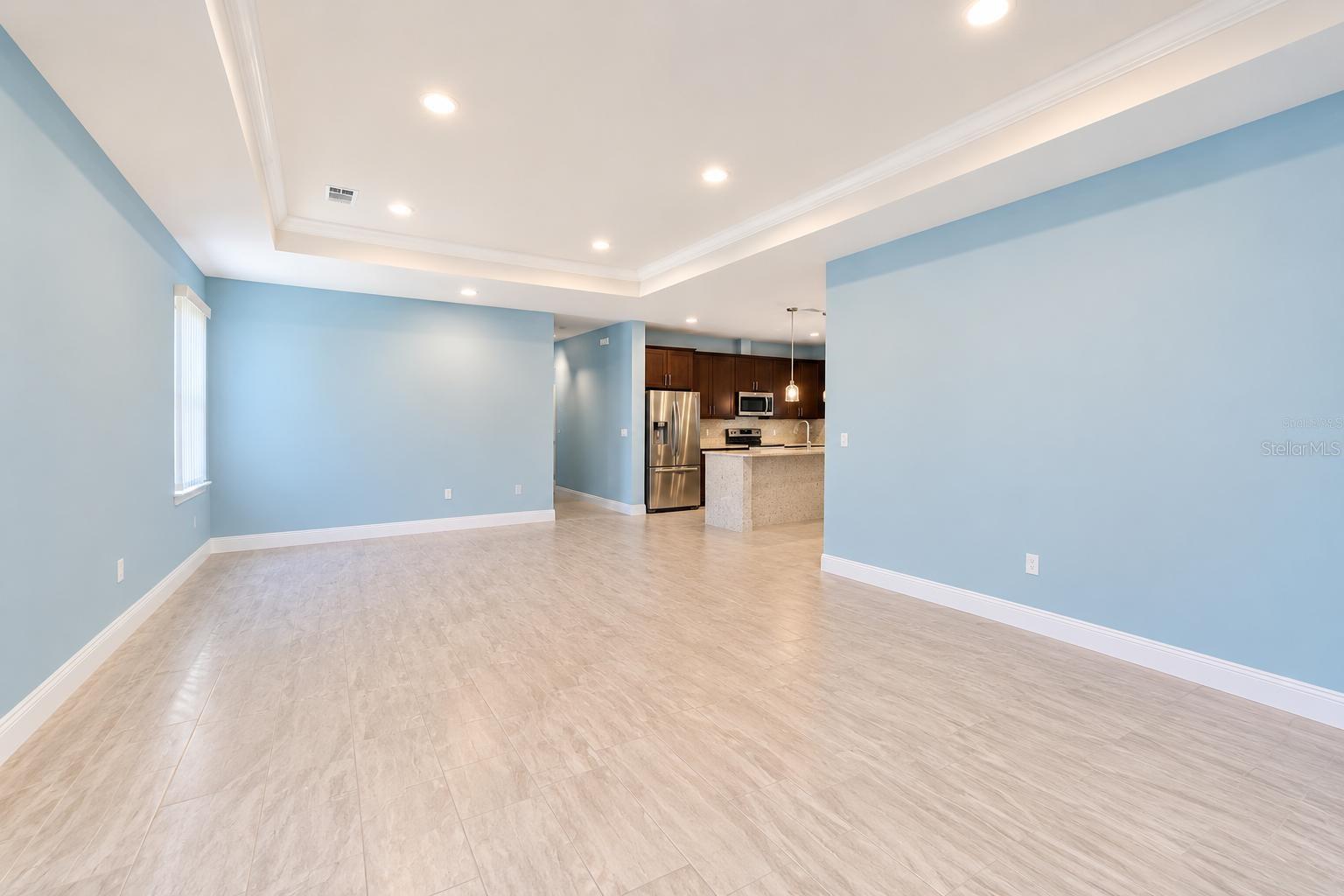 2118 W HAMPSHIRE BLVD — photo 2