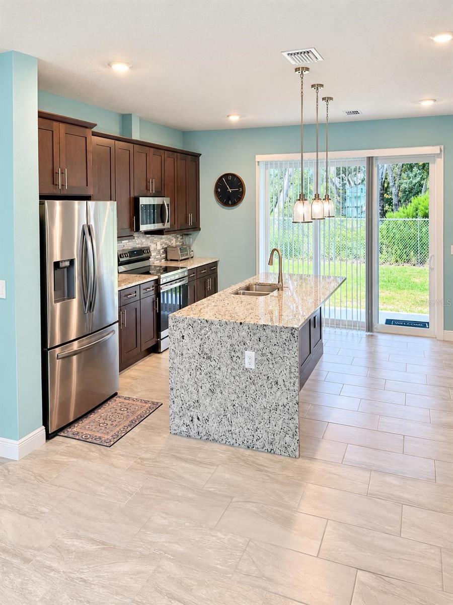 2118 W HAMPSHIRE BLVD — photo 3