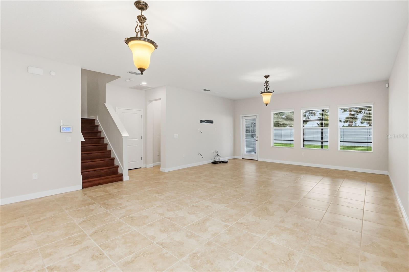 3074 WHITE HORSE CT — photo 4