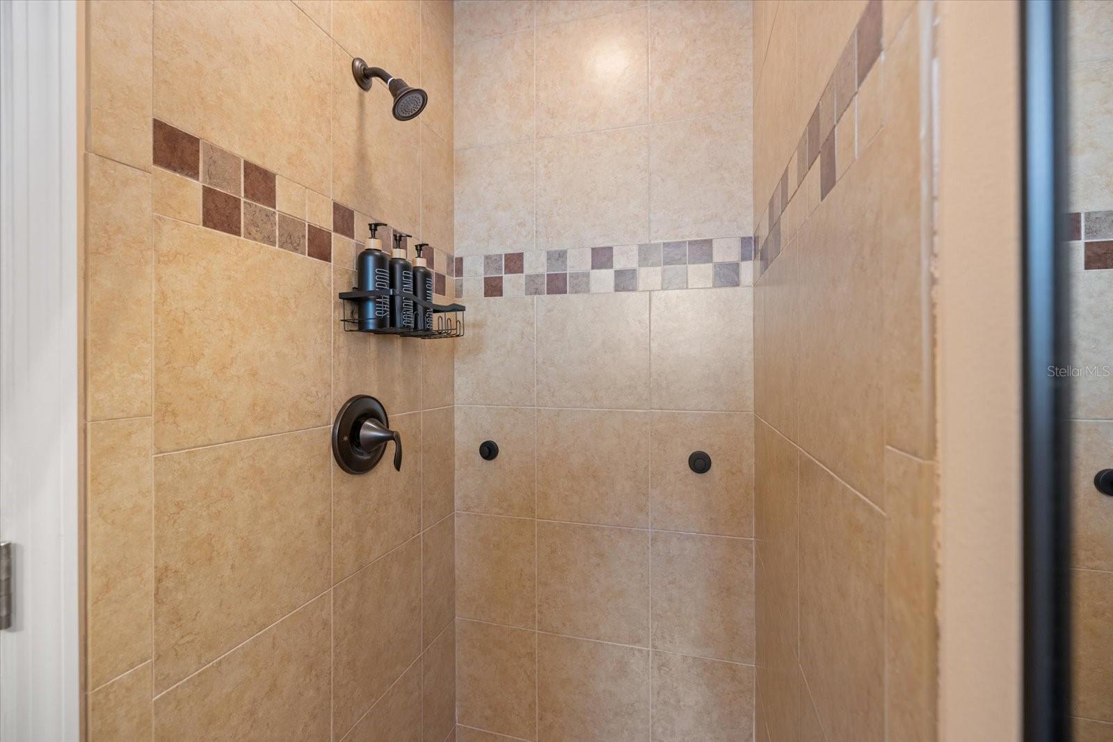 842 GUILD DR — photo 15