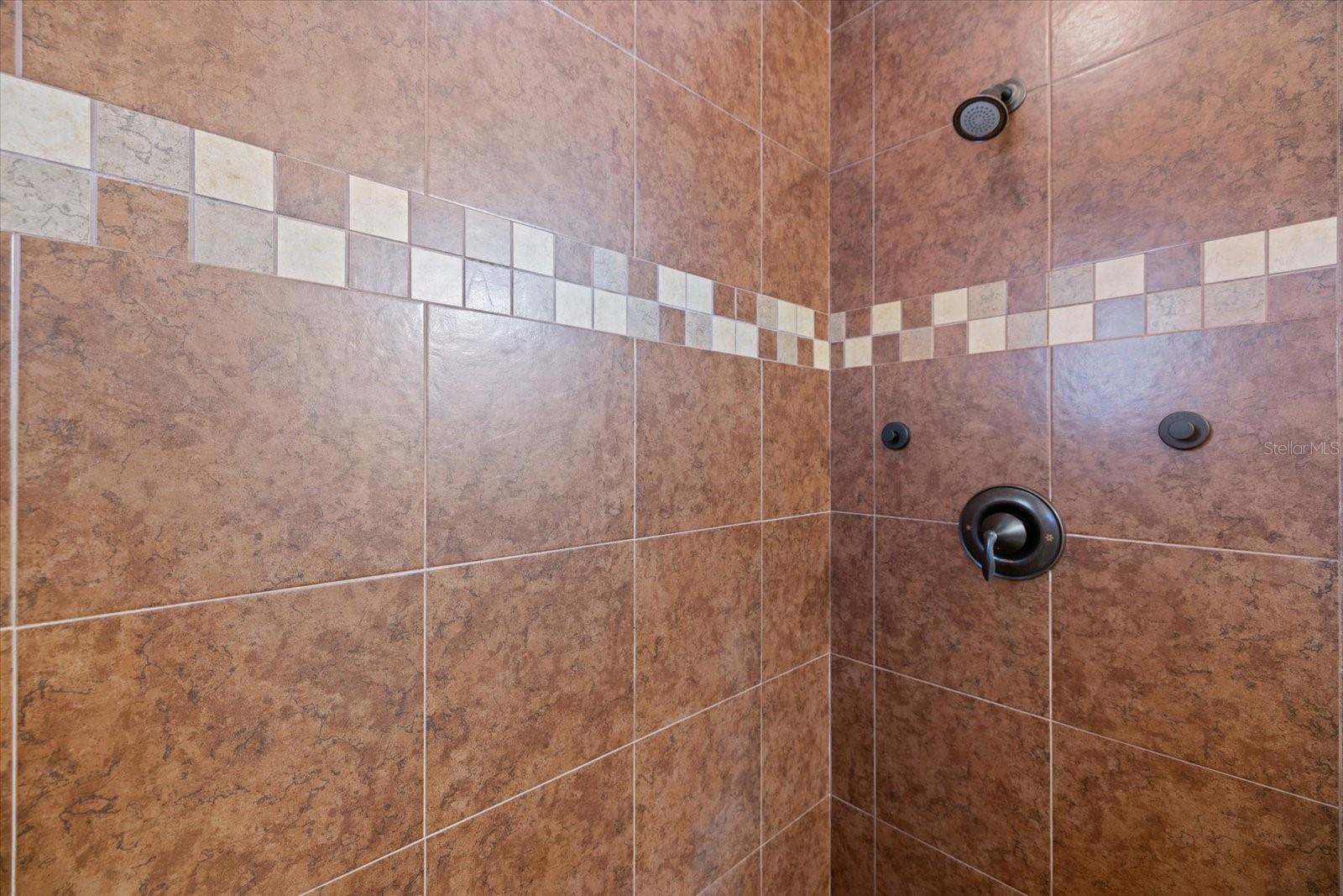 842 GUILD DR — photo 21