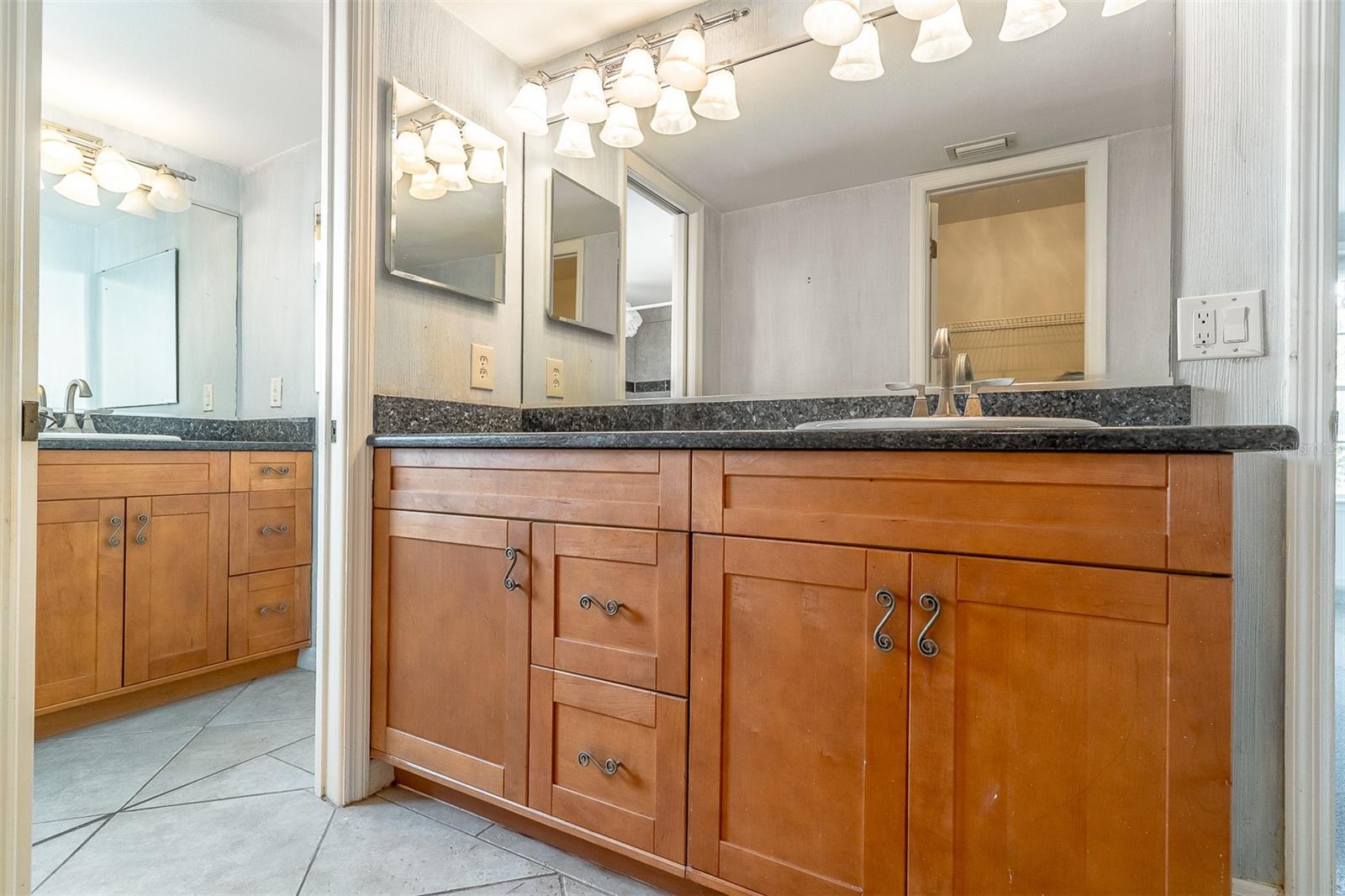 472 MAYFAIR CIR — photo 10