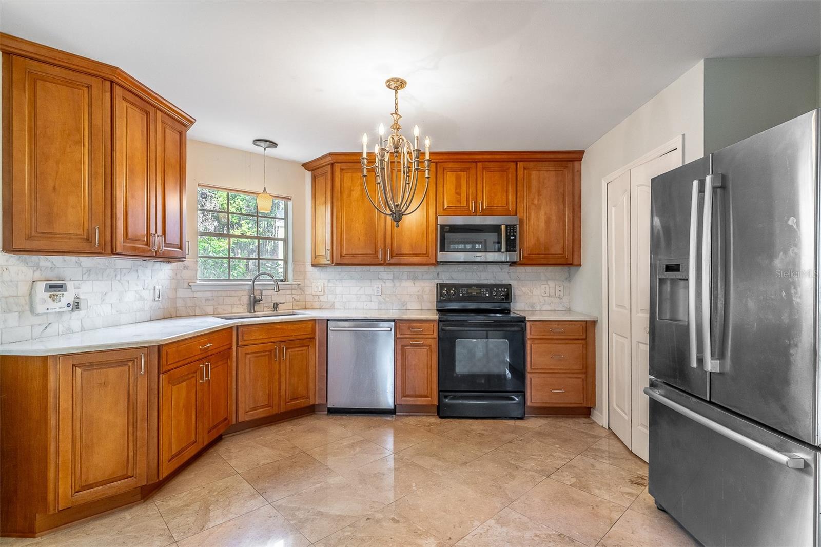472 MAYFAIR CIR — photo 11