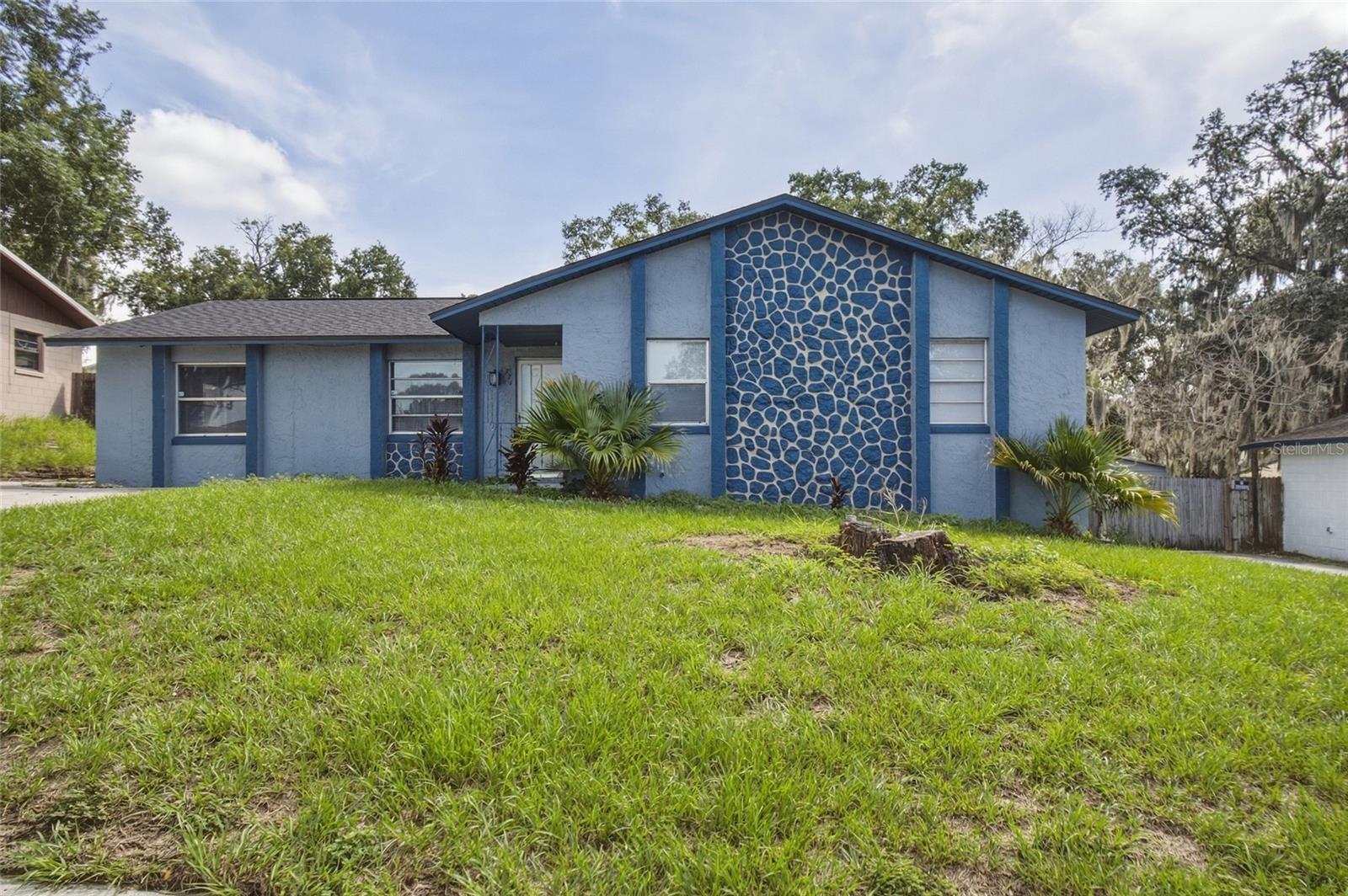 721 GREENLEAF LN — photo 2