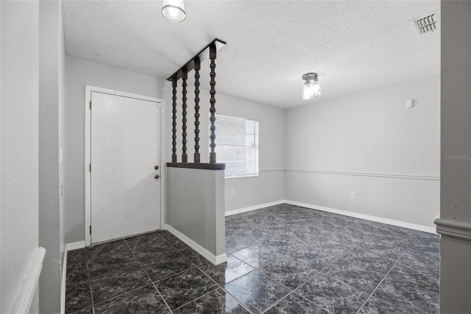 721 GREENLEAF LN — photo 3