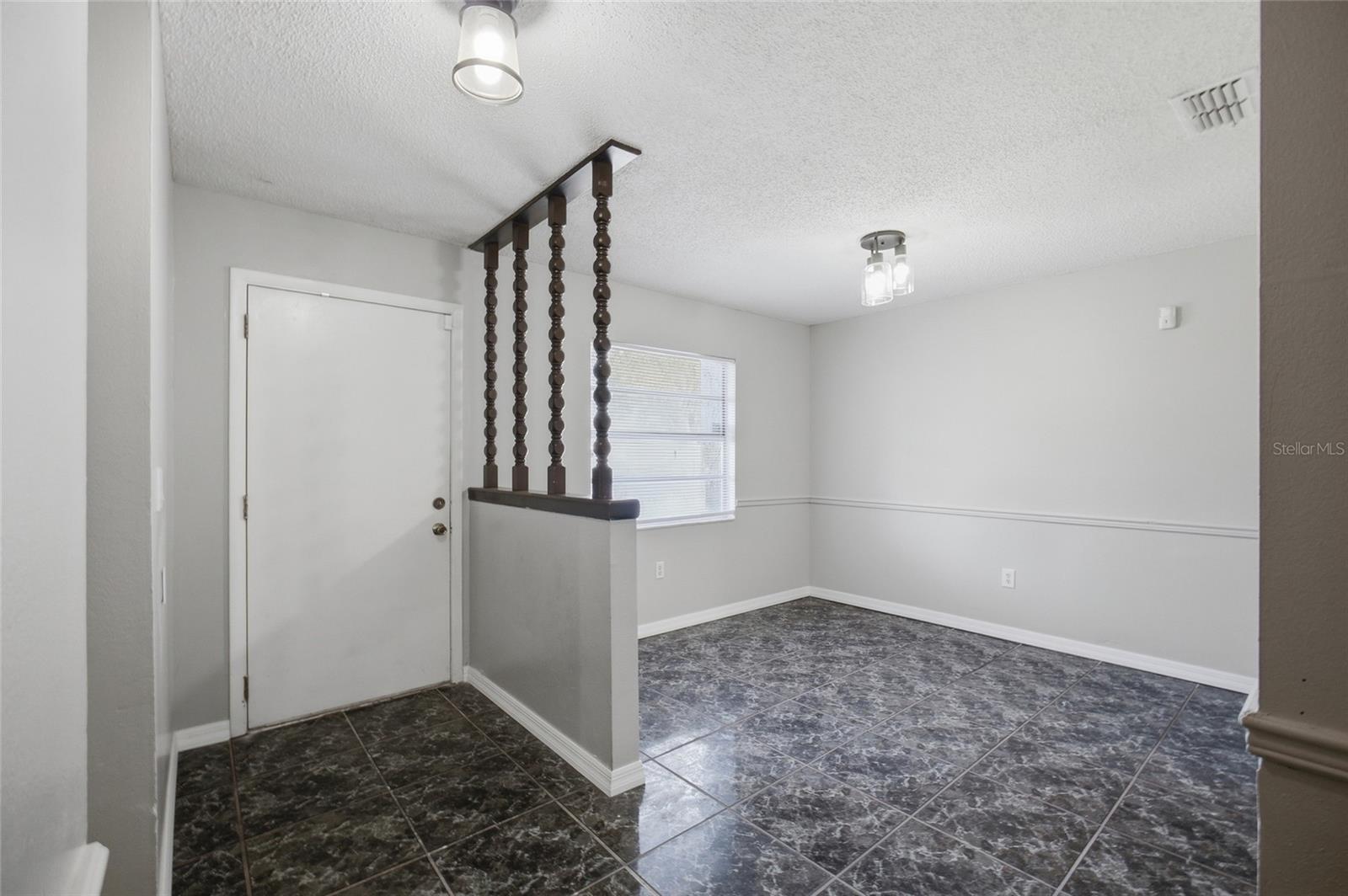 721 GREENLEAF LN — photo 4