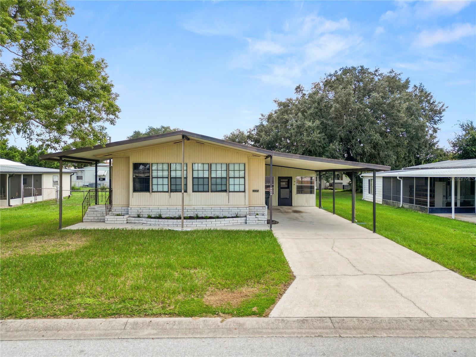 2082 THELMA DR photo