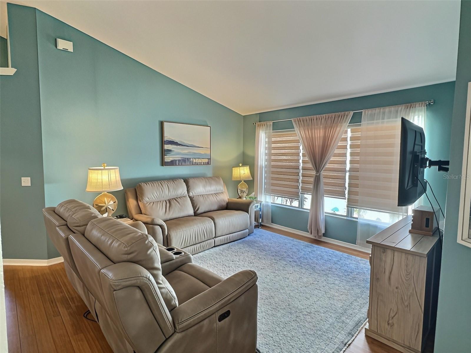 2546 ARROWPOINTE DR — photo 2