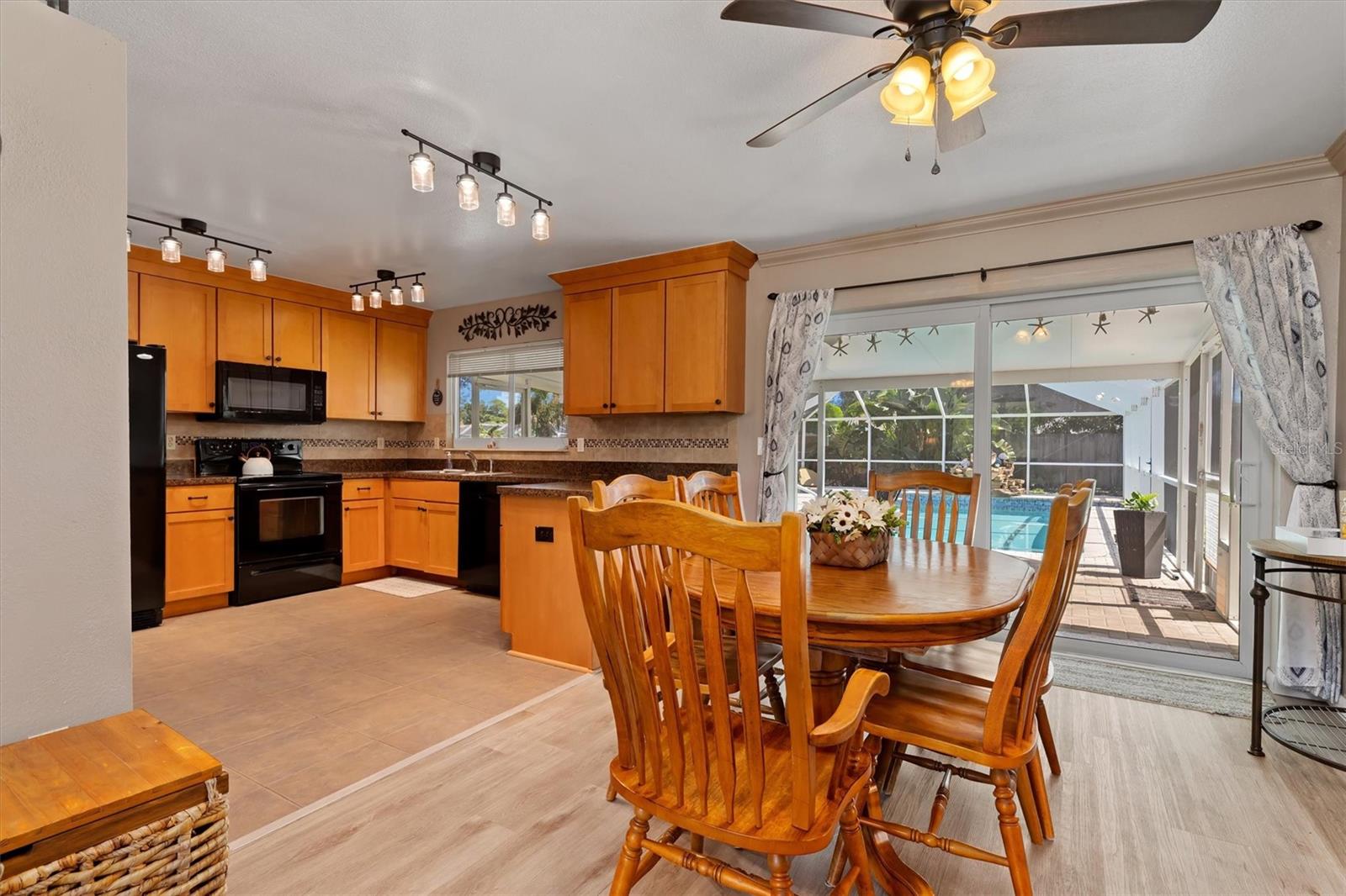 5360 MALAMIN RD — photo 8
