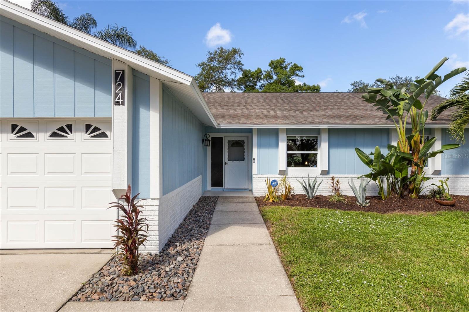 724 GLENGARY LN — photo 3