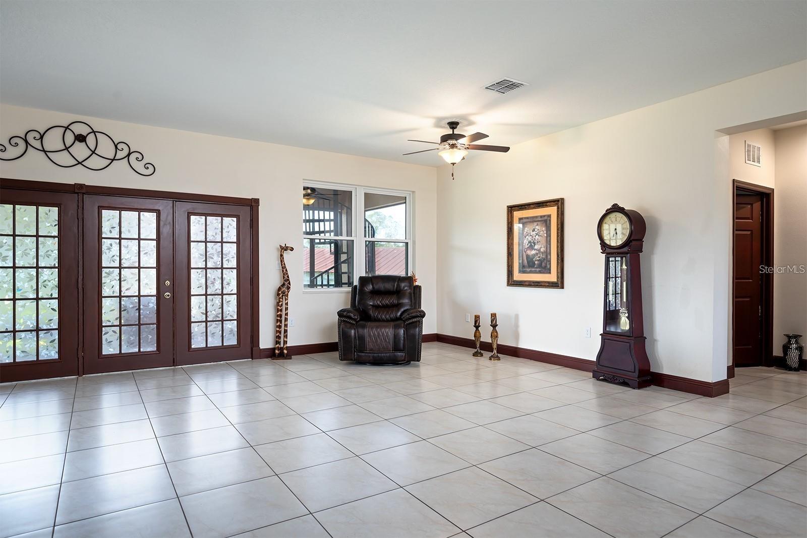 3211 LAKESHORE BLVD — photo 4